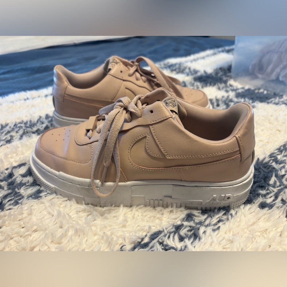Nike Air Force nude